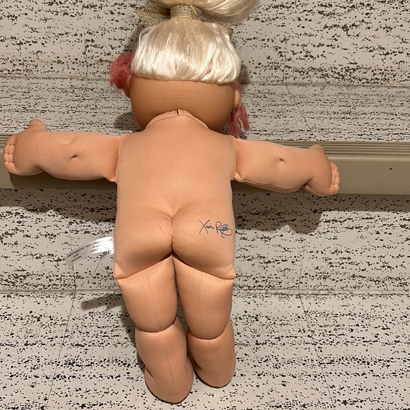 Cabbage Patch Kid 2005 - Picture 4 of 11